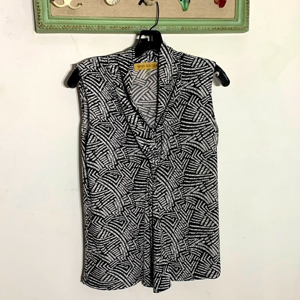 Nipon Boutique sleeveless v neck black and white line print top medium